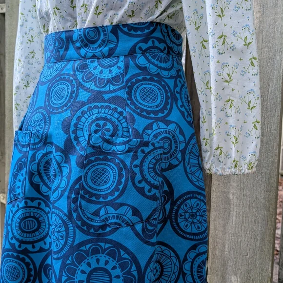 Buttoned Skirt with Pockets - Picture 6 of 10